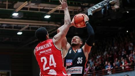 Der Ulmer Karim Jallow (r.) im Duell