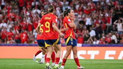 Mariona Caldentey (r.) verschoss gegen die Schweiz