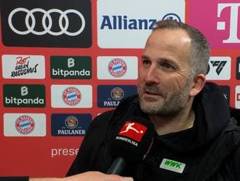 Arthur Chaves feiert sein Traumdebüt für den FC Augsburg. Sein Trainer scherzt über den Innenverteidiger und zeigt sich sichtlich erfreut über die kleine Sensation.