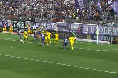 Kopfball-Geschoss lässt Bremer Brücke beben