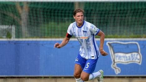 Niklas Stark in einem Testspiel für Hertha BSC