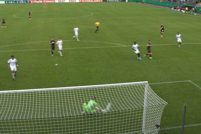 Dieser Torwart-Patzer bringt den KSC auf die Siegerstraße