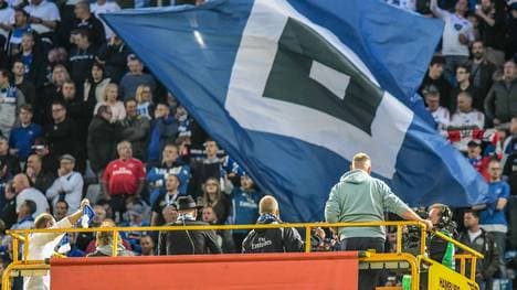 Lotto King Karl singt vor jedem Heimspiel "Hamburg, meine Perle"