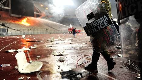 Im Halbfinale zwischen PAOK Saloniki und Olympiakos Piräus kam es zu Ausschreitungen