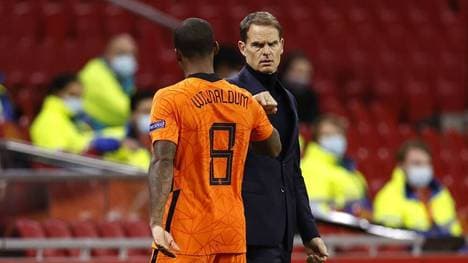 Frank de Boer feierte im fünften Anlauf den ersten Sieg als Bondscoach