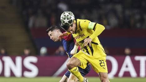 Nach der 0:4-Klatsche in Barcelona braucht der BVB gegen Barca (im Bild Emre Can gegen Robert Lewandowski) ein Wunder