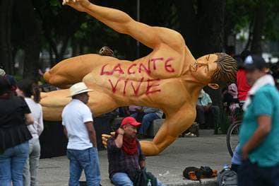 Schwere Proteste in WM-Stadt