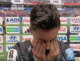 Stephen Eustáquio spricht über sein erlösendes 1:0 in der Nachspielzeit - doch plötzlich nimmt das Siegerinterview eine private Wendung. 