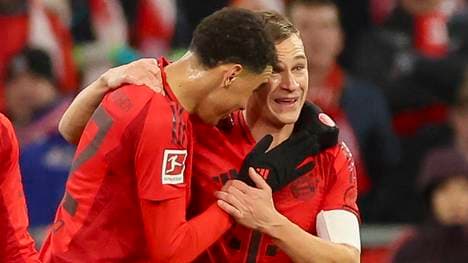 Jamal Musiala (l.) und Joshua Kimmich pokern beide um neue Verträge beim FC Bayern