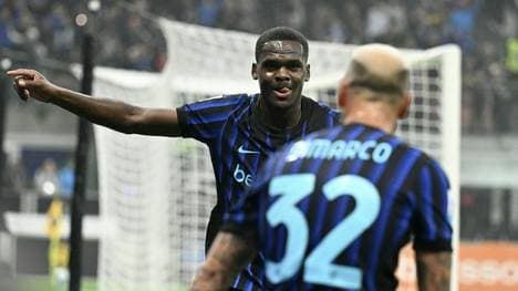 Ange-Yoan Bonny bejubelt das 2:0