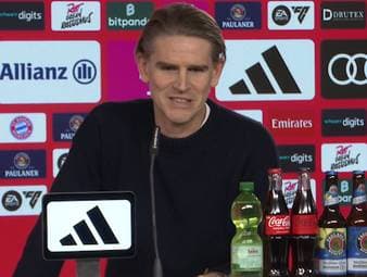 Bayern-Sportdirektor Christoph Freund äußert sich zu einer medial berichteten Deadline zur Vertragsentscheidung von Dayot Upamecano - und lässt sich dabei alle Türen offen. 