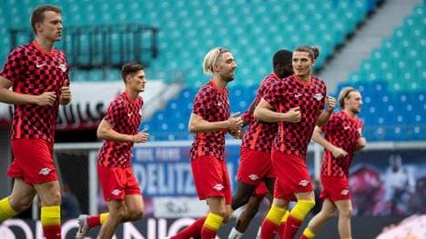 Kevin Kampl (M.) bleibt RB Leipzig noch länger erhalten