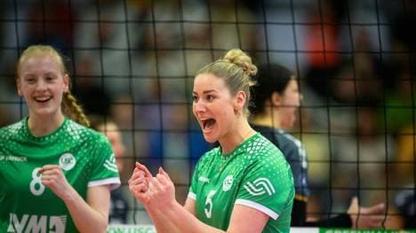 Entius (r.) wechselt zum Pokalsieger