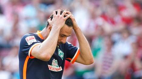 Claudio Pizarro will mit Werder Bremen unbedingt in der Bundesliga bleiben
