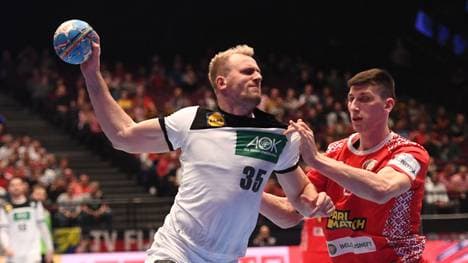 Viachaslau Bokhan of Belarus (r) blocks Julius Kuhn of Germany during the Men's European Handball Championship, main round match between Belarus and Germnay in Vienna, Austria on January 16, 2020. (Photo by JOE KLAMAR / AFP) (Photo by JOE KLAMAR/AFP via Getty Images)