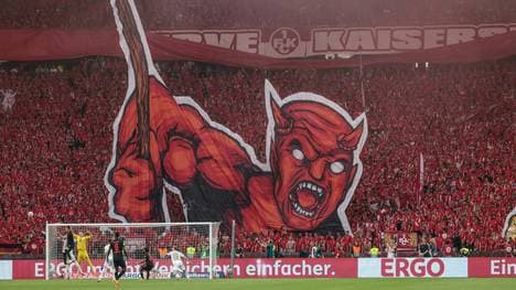 Die Choreo der enthusiastischen FCK-Fans in Berlin