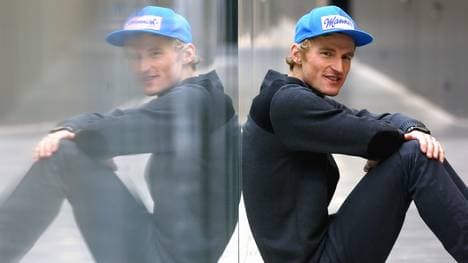 Severin Freund posiert bei der Einkleidung der Skispringer