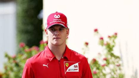 Bei Ferrari wird ein Cockpit frei - für Mick Schumacher?