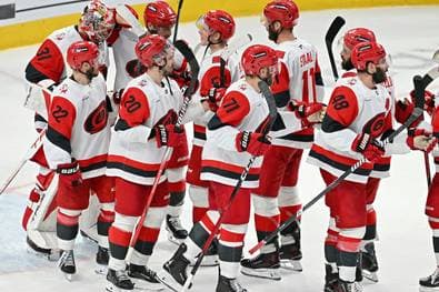 Hurricanes erspielen sich Finals-Matchbälle