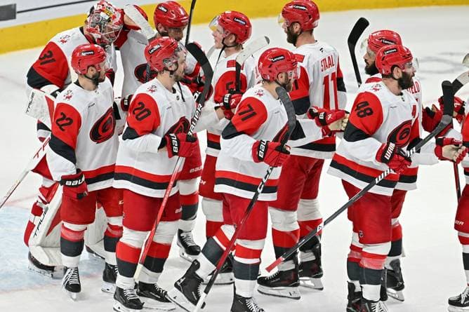 Hurricanes erspielen sich Finals-Matchbälle