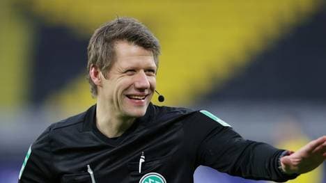 Referee Patrick Ittrich pfiff das Benefizspiel