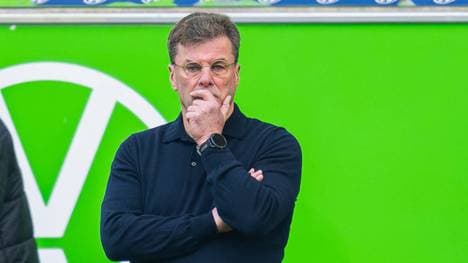 Dieter Hecking muss mit Wolfsburg gegen Leverkusen ran