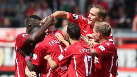 Energie Cottbus jubelt gegen den Halleschen FC