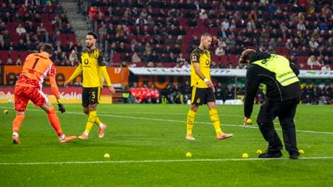 Die Tennisbälle sorgten für eine Spielunterbrechung