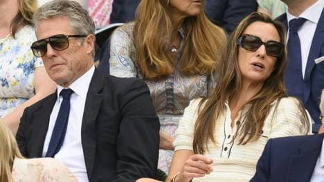 Hugh Grant (l.) in Wimbledon