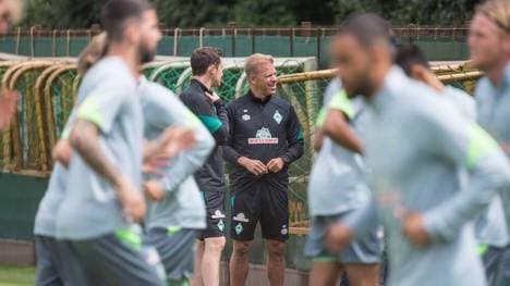 Der Umbruch bei Werder Bremen unter dem neuen Trainer Markus Anfang (m.) hakt derzeit noch