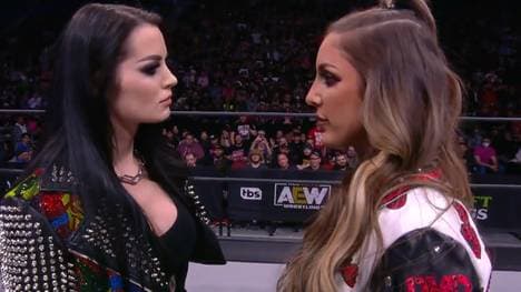 Saraya (ehemals: Paige, l.) trifft bei AEW Full Gear auf Britt Baker