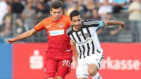 Leandro Grech (r.) schießt Kaiserslautern von Platz 1