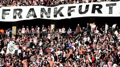 Fans von Eintracht Frankfurt beim DFB-Pokalfinale gegen Borussia Dortmund 