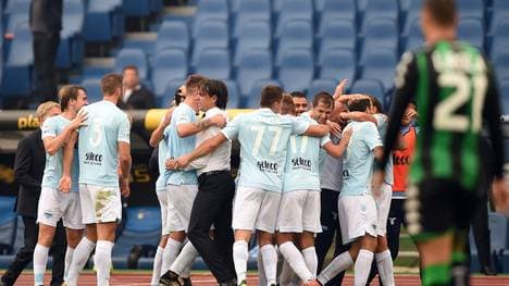 Luis Alberto wird für seinen Geniestreich von den Teamkollegen gefeiert