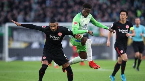 Frankfurts Kevin-Prince Boateng (l.) im Zweikampf mit Divock Origi
