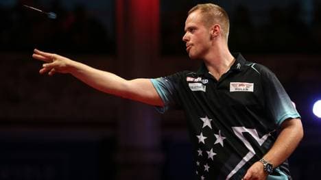 Max Hopp zieht bei der Darts-WM in die zweite Runde ein
