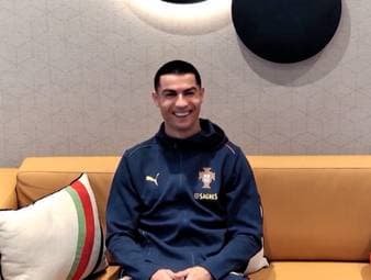 Cristiano Ronaldo wird auf seinen Zeitplan in Sachen Karriereende angesprochen. Seine Antwort sorgt für Lacher.