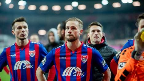 Maximilian Beister und seine Teamkollegen vom KFC Uerdingen sind nach der Niederlage in Halle ratlos