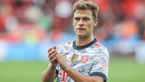 Joshua Kimmich nimmt sich nach dem Spiel in Leverkusen Zeit für kranke Kinder