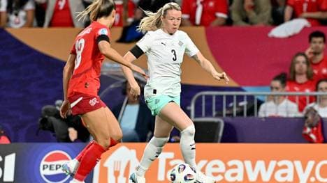 Jessen (r.) bei der EM im Einsatz für Island