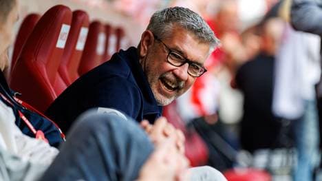 Urs Fischer hat gut lachen. Der Coach hat die Mainzer vom letzten Rang auf Platz 11 geführt.