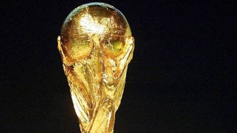 Der WM-Pokal wird seit 1974 an den Champion übergeben