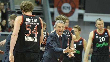 Svetislav Pesic beim Spiel des FC Bayern im Eurocup gegen Valencia
