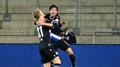 Arne Maier (l.) jubelt über das Tor gegen Freiburg