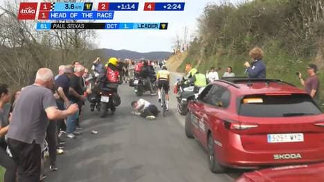 Paul Seixas muss verletztem Zuschauer ausweichen