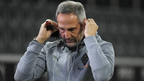 Gladbach-Trainer Adi Hütter befindet sich mit Gladbach in der Krise 