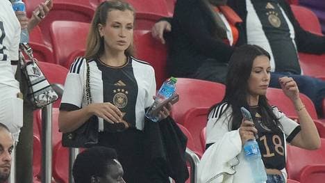 Laura Hofmann (r.) verlässt Sky