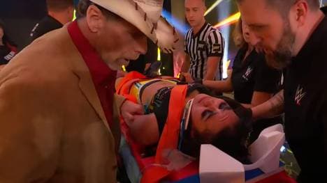 WWE-Legende Shawn Michaels (l.) inszenierte Schock-Szenen um Roxanne Perez