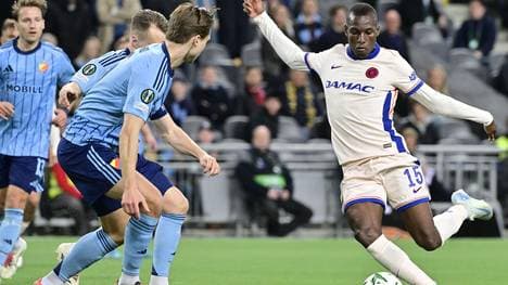 Wie ziehen sich die Gäste nach dem 1:4 im Hinspiel gegen die Blues (im Bild: Nicolas Jackson) im Chelsea Djurgarden Tipp diesmal aus der Affaire?