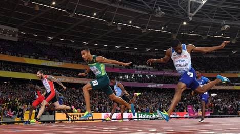 Wayde Van Niekerk (M.) ist aktuell der schnellste 400-Meter-Läufer der Welt